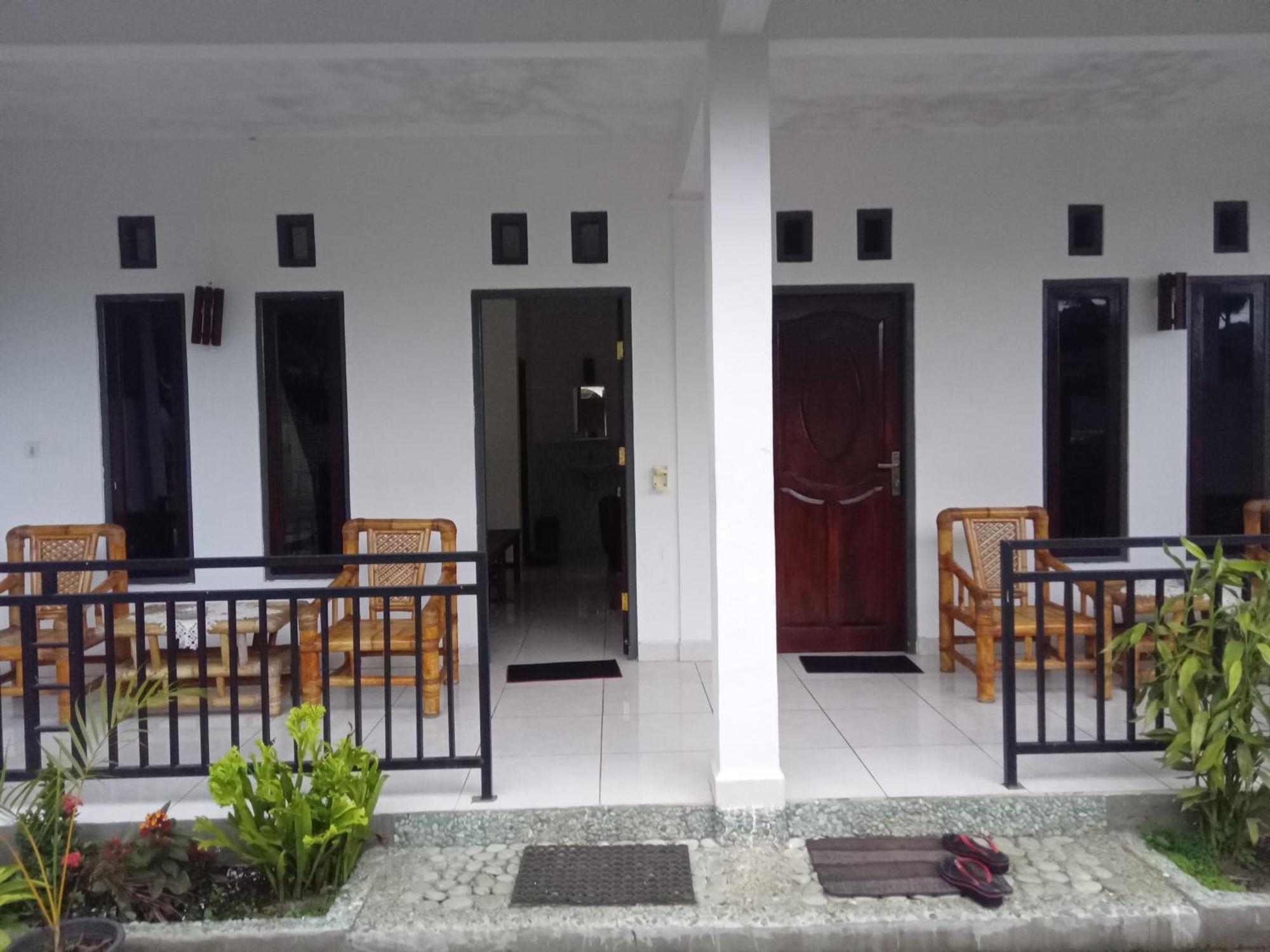 Eja Guest House Ende Buitenkant foto